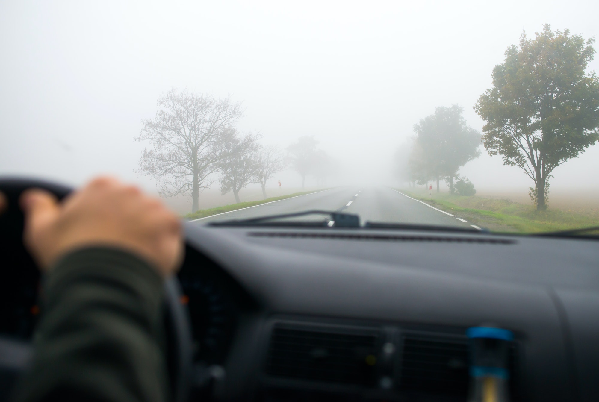 8 conseils pour rouler en toute sécurité dans le brouillard